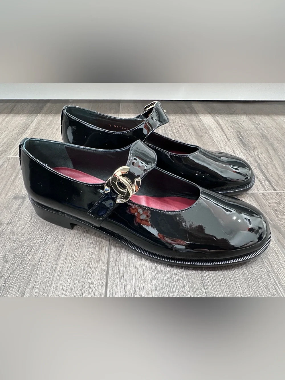 NEW CHANEL BLACK PATENT LEATHER MARYJANES WITH GOLD CC LOGO ADJUSTABLE LOCK 38C